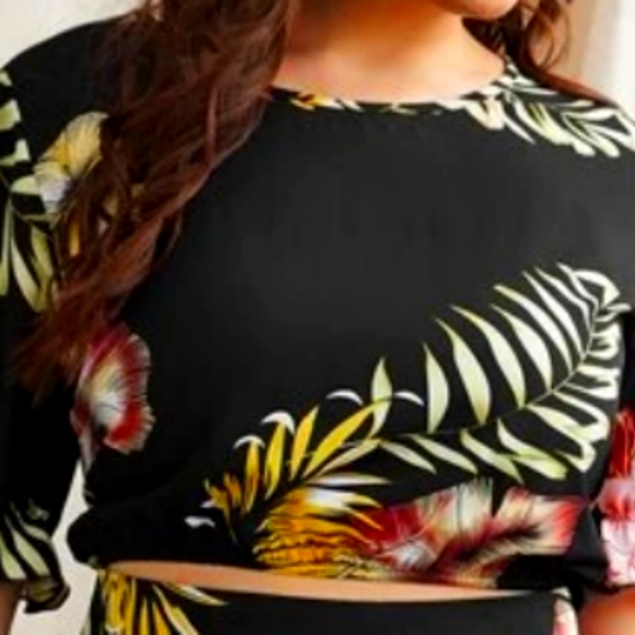 SHEIN Tops - Plus sized leaf and floral print crop top